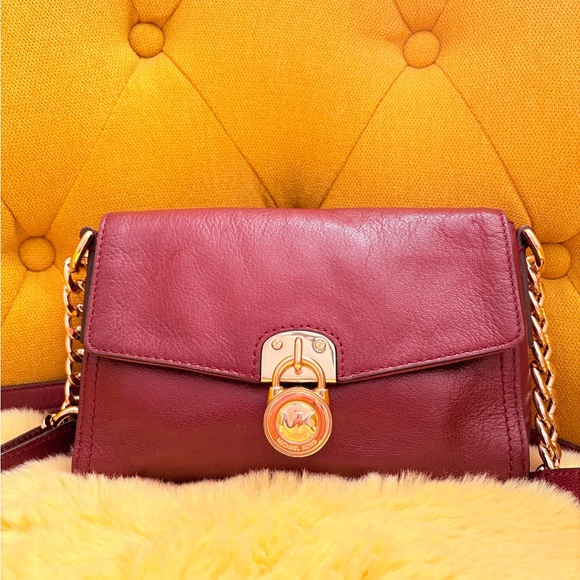 Michael Kors Burgundy Crossbody Bag with Gold Chain. Elegant pebble leather. - Picture 2 of 7